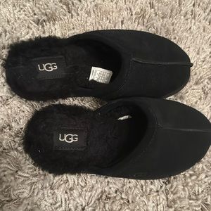Black ugg slippers